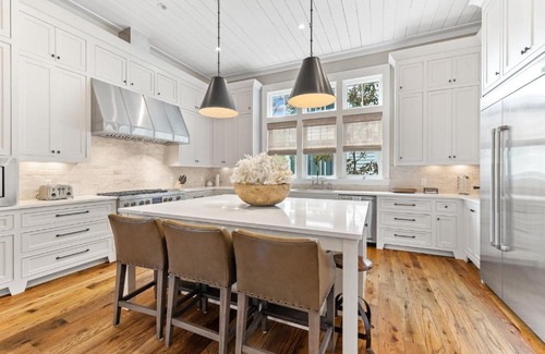 Watercolor Casa | FINEST HOUSE IN WaterColor - WATER VIEWS - Luxurious with POOL Sleeps 16 - 433 WESTERN LAKE home