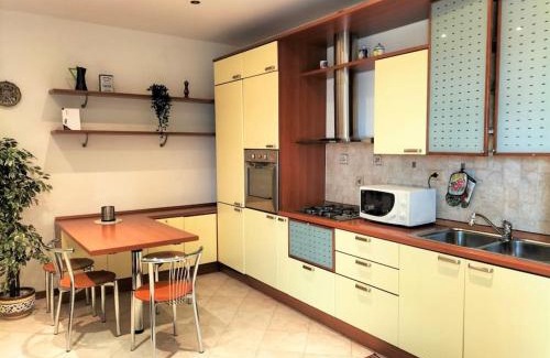 Ronchi dei Legionari Apartamento | Finestre Verdi appartamento con parcheggio