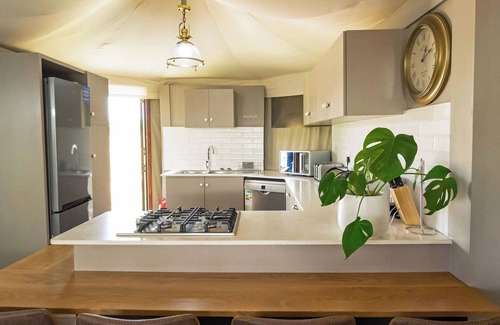 Beestekraal Cabina | Finfoot Lake Reserve by Dream Resorts