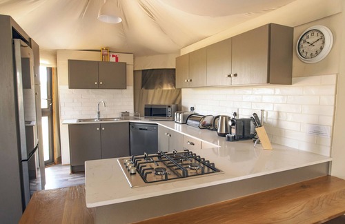 Beestekraal Cabina | Finfoot Lake Reserve by Dream Resorts