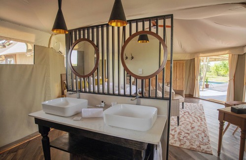 Beestekraal Cabina | Finfoot Lake Reserve by Dream Resorts