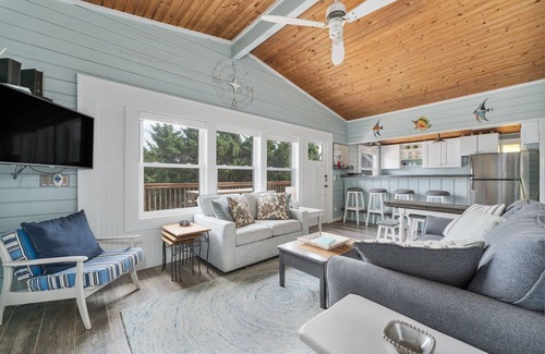 Hatteras Island Cabaña | Finlandia: 3BR Avon cottage. Dog-friendly - steps from pristine beach!