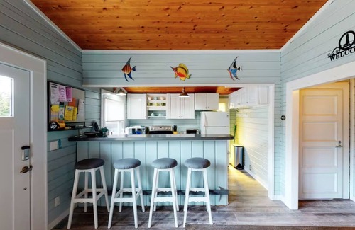 Hatteras Island Cabaña | Finlandia: 3BR Avon cottage. Dog-friendly - steps from pristine beach!