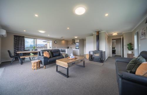 Te Anau Casa | Fiordland Vista Lodge - Te Anau Holiday Home