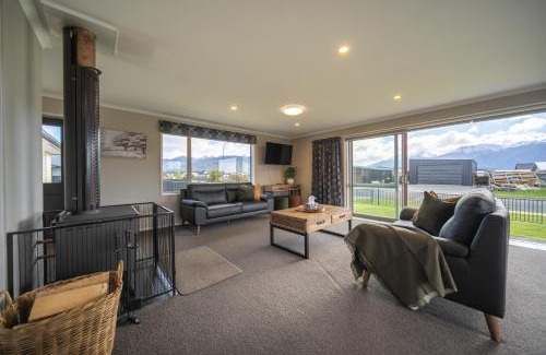 Te Anau Casa | Fiordland Vista Lodge - Te Anau Holiday Home