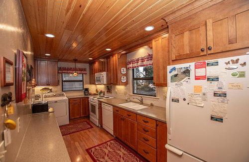 Sunnyside Casa | Fir Forest Cottage By Hauserman Rentals