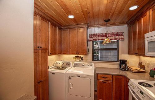 Sunnyside Casa | Fir Forest Cottage By Hauserman Rentals