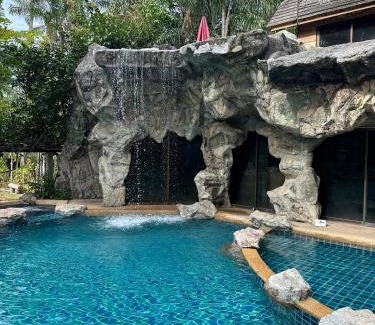 Si Racha Complejo | Fire Fly Chalet