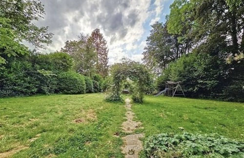 St. Genesius-Rode Villa | "Fire & Grill Hideaway: A Cozy Retreat with BBQ and Fireplace"