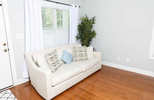 Chapel Hill Casa | Fire Pit - 4 Min from UNC - 7 Min from Carrboro - Fast Wi-Fi