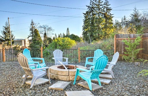 North Bend Casa | Fire Pit and Bay Views North Bend Home!