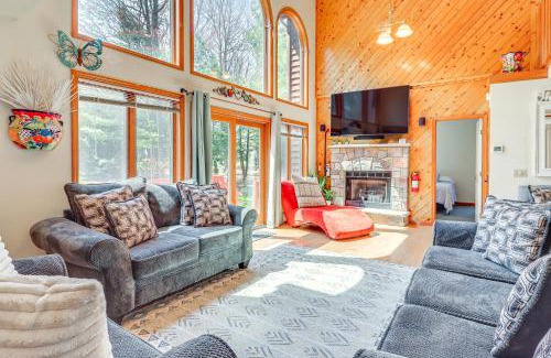 Lake Harmony Casa | Fire Pit and BBQ Elegant Split Rock Resort Getaway!