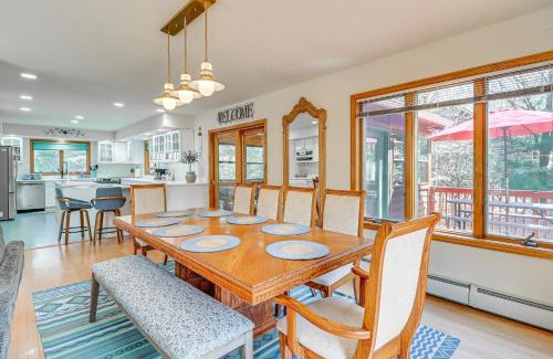 Lake Harmony Casa | Fire Pit and BBQ Elegant Split Rock Resort Getaway!