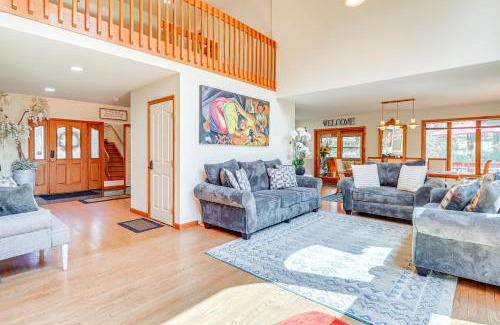 Lake Harmony Casa | Fire Pit and BBQ Elegant Split Rock Resort Getaway!