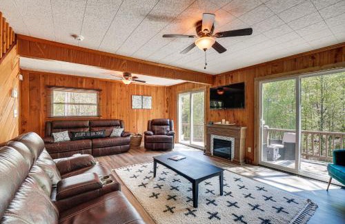 Unaka Casa | Fire Pit and Community Perks Murphy Family Cabin!
