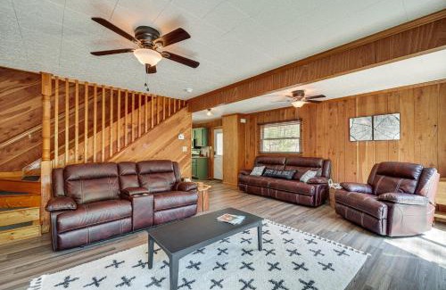 Unaka Casa | Fire Pit and Community Perks Murphy Family Cabin!
