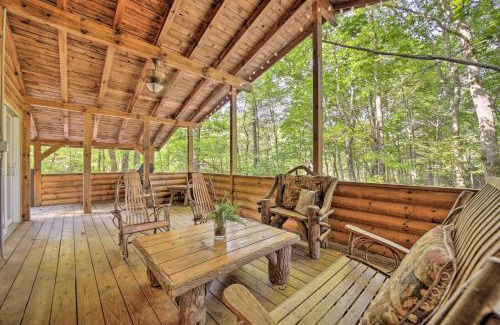 Lake Toxaway Casa | Fire Pit and Grill Cozy Cabin in Lake Toxaway!