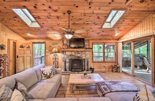 Lake Toxaway Casa | Fire Pit and Grill Cozy Cabin in Lake Toxaway!