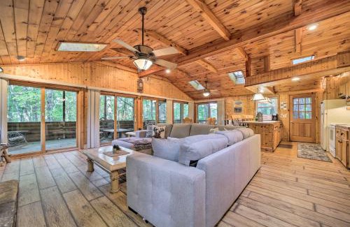 Lake Toxaway Casa | Fire Pit and Grill Cozy Cabin in Lake Toxaway!