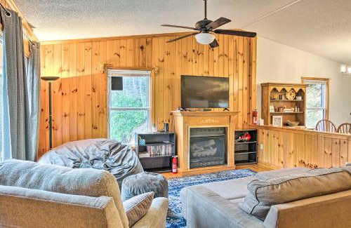 Marion Casa | Fire Pit and Mtn Views Charming Marion Cabin!