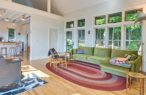 Spruce Pine Apartamento | Fire Pit and Views Pet-Friendly Spruce Pine Studio