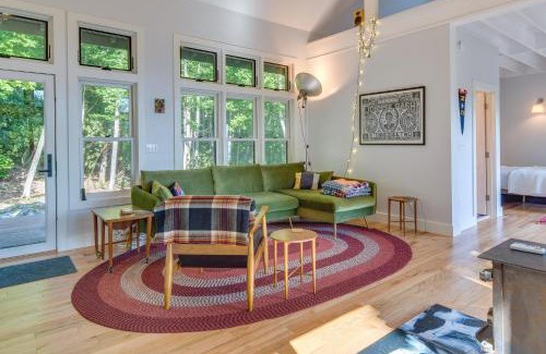 Spruce Pine Apartamento | Fire Pit and Views Pet-Friendly Spruce Pine Studio