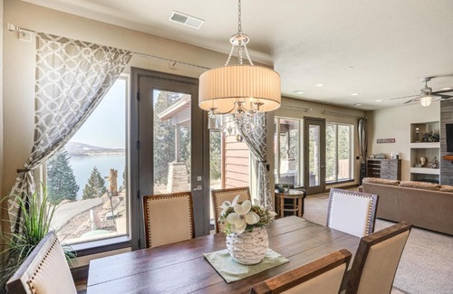 Lake Almanor Country Club Casa | Fire Pit and Views Serene Lake Almanor Retreat