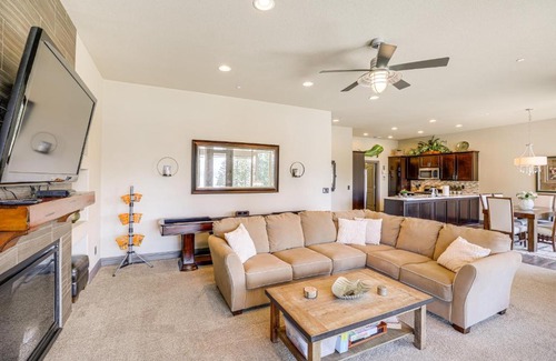 Lake Almanor Country Club Casa | Fire Pit and Views Serene Lake Almanor Retreat