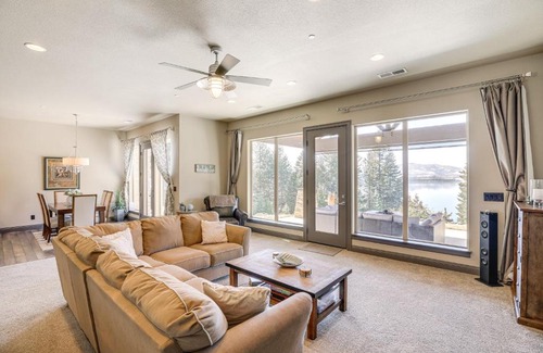 Lake Almanor Country Club Casa | Fire Pit and Views Serene Lake Almanor Retreat