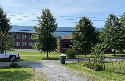 Lookout Valley Neighborhood Association Casa | Fire Pit -Base of Lookout Mtn -10 minutes to Chattanooga -5 minutes The Venue -High speed internet