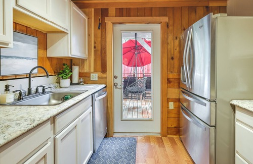 Twain Harte Cabina | Fire Pit, Deck & Grill: Cozy Twain Harte Cabin!