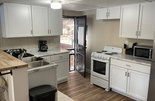 Lake Ozark Cabina | Fire pit, dock, ramp, full kitchen, water toys