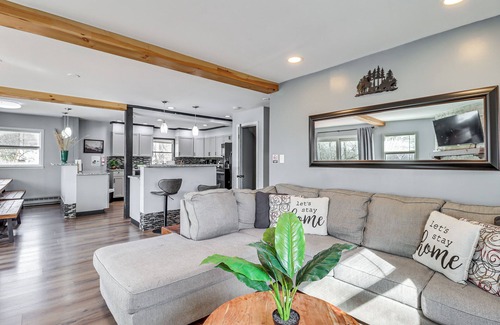 Long Pond Cabaña | Fire Pit + Game Room: Spacious Poconos Retreat!