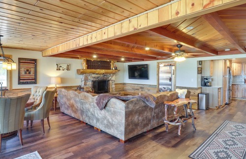 Pinetop-Lakeside Cabaña | Fire Pit & Grill: Waterfront Cabin in Lakeside!