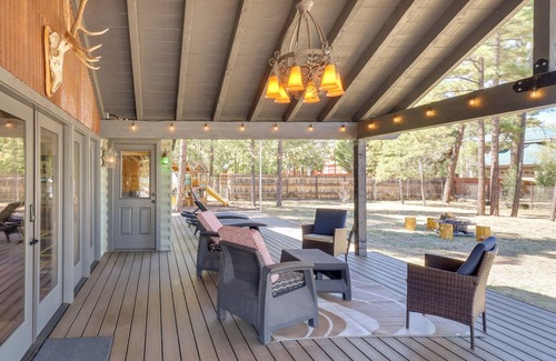 Pinetop-Lakeside Cabaña | Fire Pit & Grill: Waterfront Cabin in Lakeside!