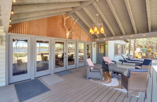 Pinetop-Lakeside Cabaña | Fire Pit & Grill: Waterfront Cabin in Lakeside!