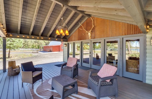 Pinetop-Lakeside Cabaña | Fire Pit & Grill: Waterfront Cabin in Lakeside!