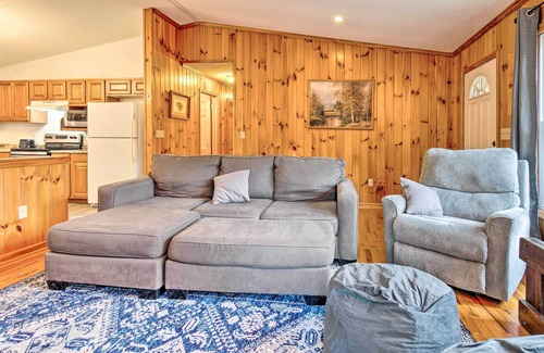 Marion Cabina | Fire Pit & Mtn Views: Charming Marion Cabin!