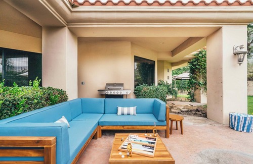 La Quinta Cove Cabaña | Firefly by Avantstay Spacious Backyard w/ Pool& Hot Tub!