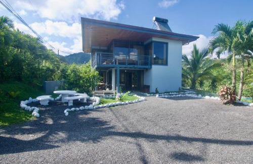 El Millon Casa | Firefly Hilltop Retreat, Swimming Pool Volcano!