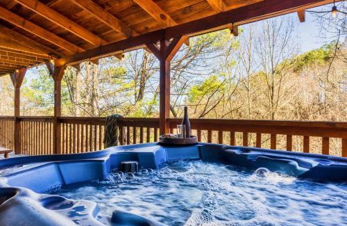 Sevierville Casa | Firefly Dream - Smoky Escape Getaway with Theater, Firepit & Pool Table