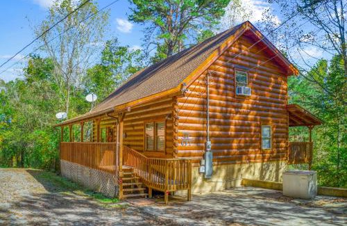 Sevierville Casa | Firefly Dream - Smoky Escape Getaway with Theater, Firepit & Pool Table