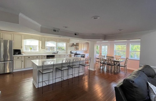 Luray Otro | Firefly Farmhouse~Peaceful Retreat ~ Fire Pit+Hot Tub+Pets+Games on 2 Acres
