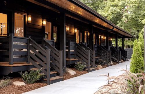 Caton Casa | Firefly Mountain Suites by AvantStay Sleeps 36 Indoor Pool Hot Tub Game Room Playground