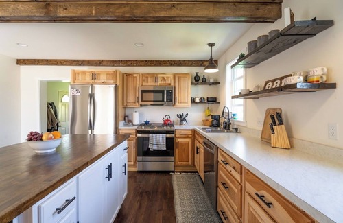 Fontana-on-Geneva Lake Otro | Charming 3-bedroom farmhouse in peaceful Fontana-on-Geneva Lake