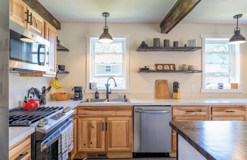 Fontana-on-Geneva Lake Otro | Charming 3-bedroom farmhouse in peaceful Fontana-on-Geneva Lake