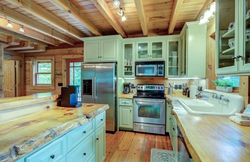 Vilas Cabina | Firepit, Log Cabin, Views, Fireplace, pet friendly