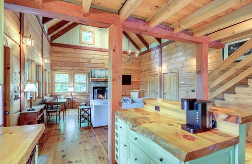Vilas Cabina | Firepit, Log Cabin, Views, Fireplace, pet friendly