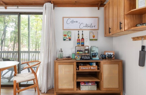 The Woods Cabina | Fireplace, Fire Pit & Resort Amenities
