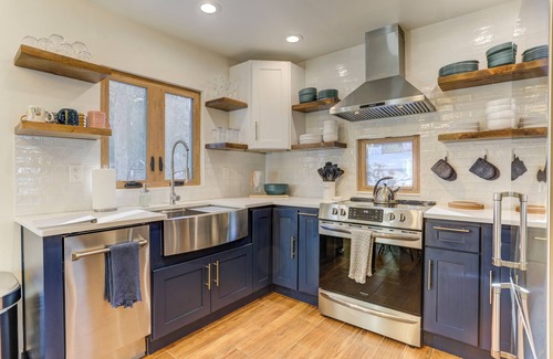 Jeffersonville Cabaña | Fireplace, Hot Tub, Sauna– Adventure & Charming Towns!